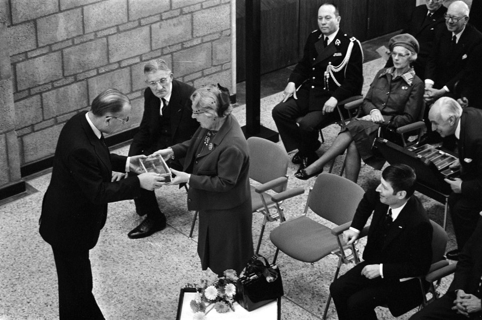 Koningin Juliana opent het nieuwe Paleis van Justitie in Den Haag Hare Majestei, Bestanddeelnr 927-7746