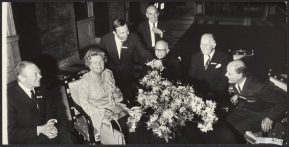 Koninklijk huis, koninginnen, ontvangsten, groepen, artsen, Bloedtransfusiediens, Bestanddeelnr 015-0679