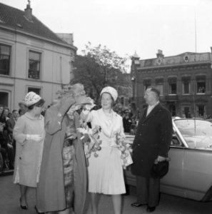 Koninklijk gezin bezoekt Utrecht prinses Margriet prinses Beatrix en prinses Ire, Bestanddeelnr 913-8790