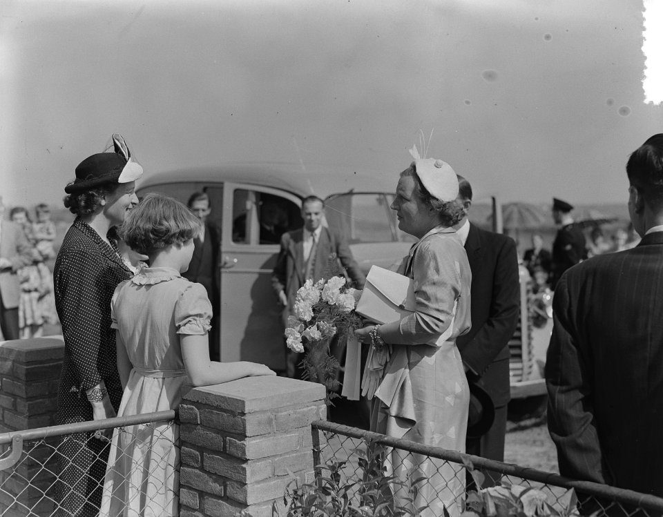 Koningin Juliana stelt aantal woningen in Baarn in gebruik, Bestanddeelnr 904-6875