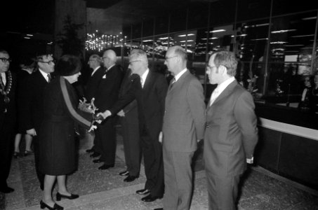 Koningin Juliana opent nieuw gebouw Algemeen Burgelijk Pensioen Fonds in Heerlen, Bestanddeelnr 926-7577