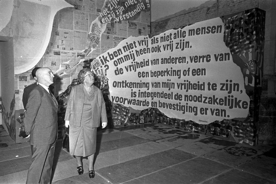 Koningin Juliana tijdens rondleiding, Bestanddeelnr 923-4640