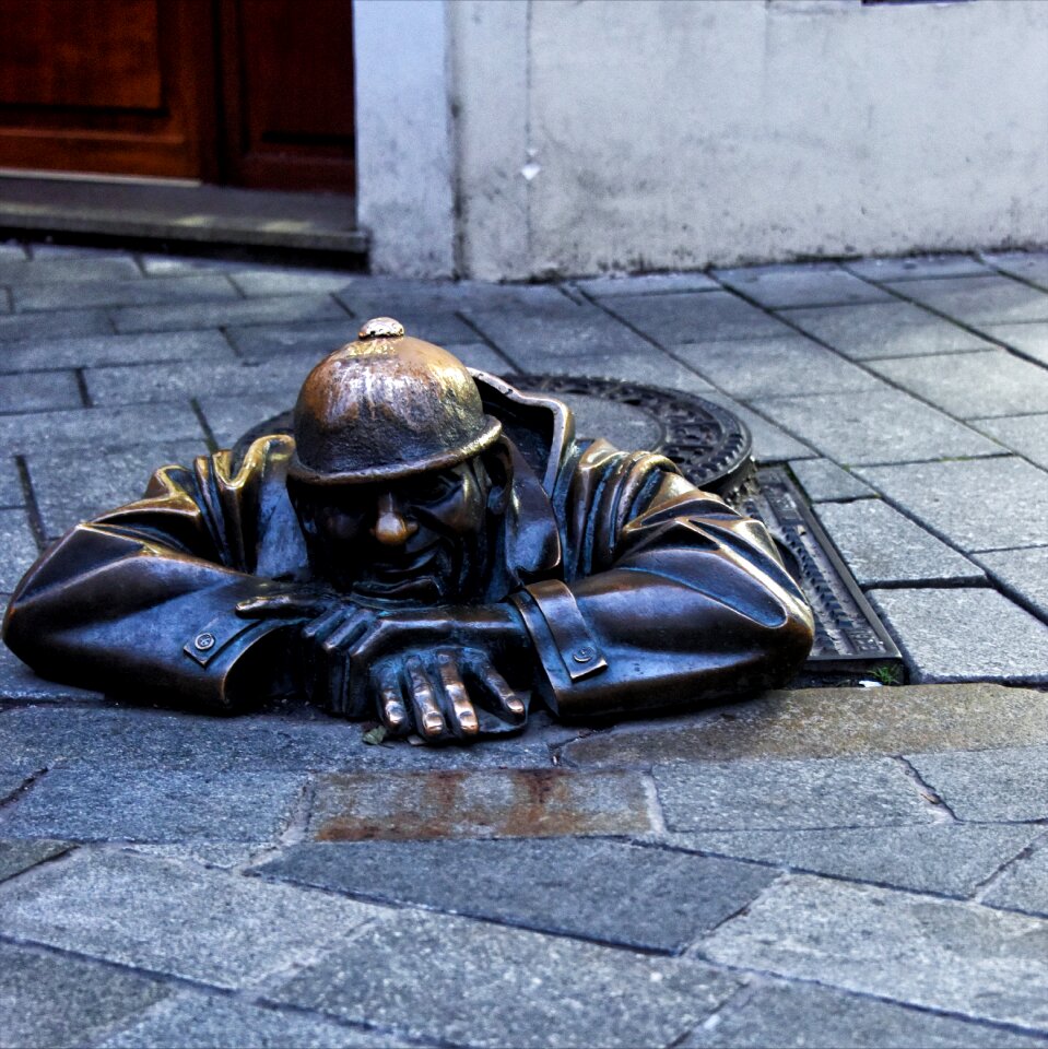 Plate sewer bronze urban