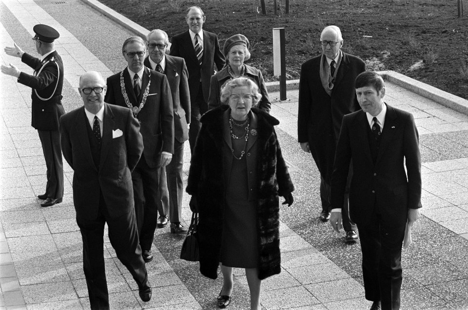 Koningin Juliana opent het nieuwe Paleis van Justitie in Den Haag Hare Majestei, Bestanddeelnr 927-7745