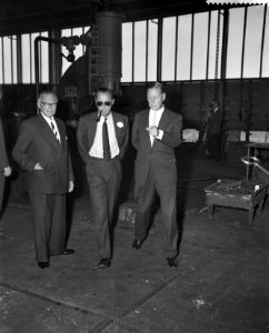 Koninklijk bezoek aan Amsterdam, tweede dag, Prins Bernhard bezoekt du Croo & Br, Bestanddeelnr 910-6588