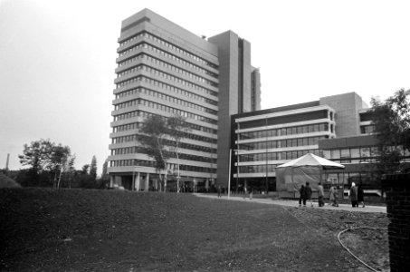 Koningin Juliana opent nieuw gebouw Algemeen Burgelijk Pensioen Fonds in Heerlen, Bestanddeelnr 926-7579