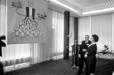Koningin Juliana opent nieuw gebouw Algemeen Burgelijk Pensioen Fonds in Heerlen, Bestanddeelnr 926-7575