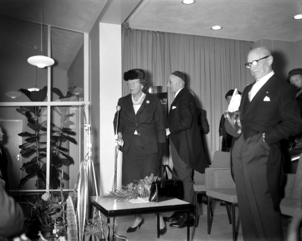 Koningin Juliana stelt de Sinai Kliniek in Amersfoort in gebruik door het eeuwig, Bestanddeelnr 911-6792