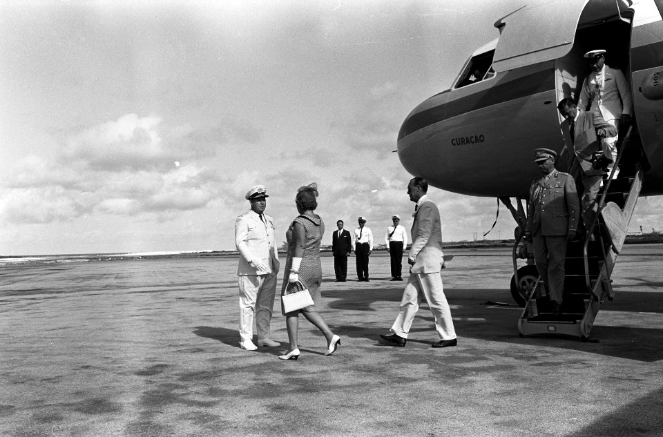 Koninklijk bezoek aan Aruba, aankomst prinses Beatrix vliegveld, Bestanddeelnr 918-2638