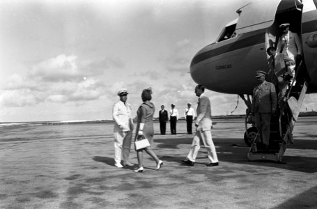 Koninklijk bezoek aan Aruba, aankomst prinses Beatrix vliegveld, Bestanddeelnr 918-2638