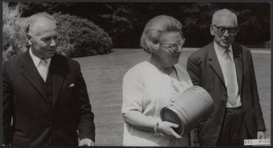 Koninklijk huis, koninginnen, ontvangsten, geschenken, vissen, vissers, , Plas V, Bestanddeelnr 015-0551
