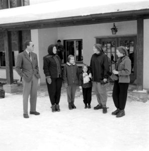 Koninklijk bezoek aan Grindelwald, Koninklijke familie poseert, Bestanddeelnr 906-2218