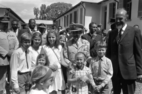 Koninklijk bezoek aan Ethiopie, bezoek aan stad Jimma Keizer Haile Selassie met, Bestanddeelnr 922-0524