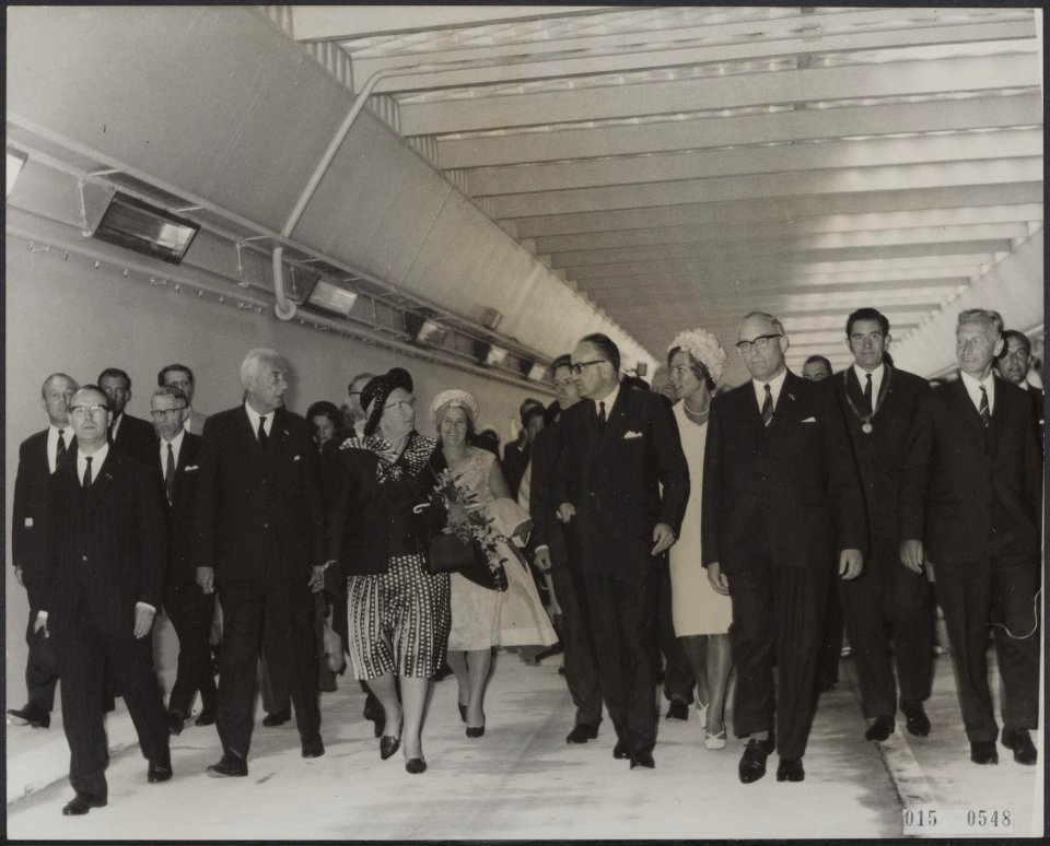 Koninklijk huis, koninginnen, openingen, tunnels, Juliana, koningin, Bestanddeelnr 015-0548