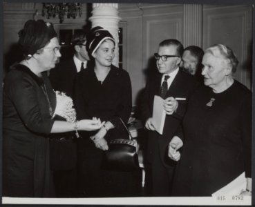 Koninklijk huis, koninginnen, prijsuitreikingen, Albert Schweitzerprijs, Juliana, Bestanddeelnr 015-0782