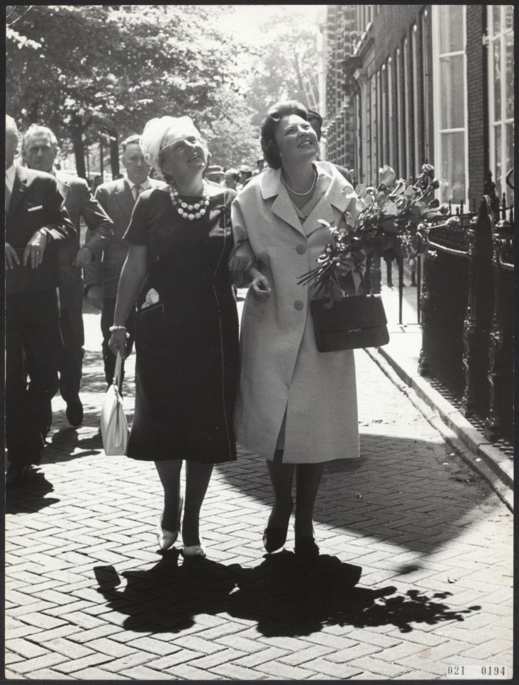 Koninklijk huis, koninginnen, examens, universiteiten, Beatrix, prinses, Juliana, Bestanddeelnr 021-0194