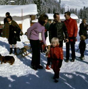 Koninklijke Familie voor wintersport in Lech, Oostenrijk Prins Johan Friso, Bestanddeelnr 254-8794