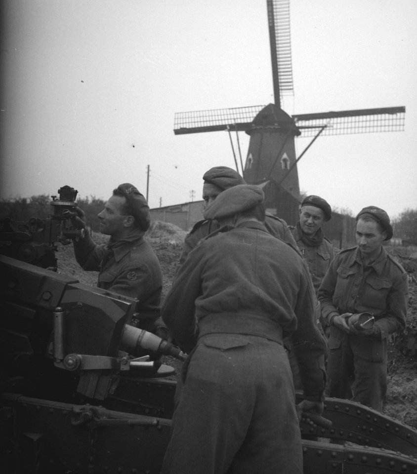 Koninkijke Nederlandse Prinses Irene Brigade in Nederland. De weg Tilburg-Breda., Bestanddeelnr 934-9730