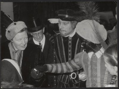Koninklijk huis, koninginnen, sinterklaasfeesten, sint nicolaas, Juliana, koning, Bestanddeelnr 014-1328