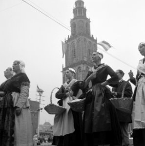Koninklijk bezoek aan Groningen en Friesland (reportage), Bestanddeelnr 913-8913