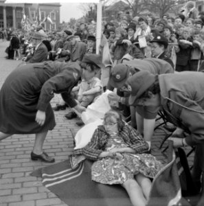 Koninklijk bezoek aan Groningen en Friesland (reportage), Bestanddeelnr 913-8910