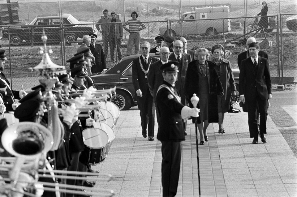 Koningin Juliana opent het nieuwe Paleis van Justitie in Den Haag Hare Majestei, Bestanddeelnr 927-7744