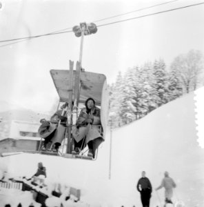 Koninklijk bezoek aan Grindelwald, Prinsessen in skilift, Bestanddeelnr 906-2231