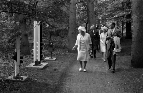 Koningin Juliana opent Synthese Radio Telescoop in Westerbork, Bestanddeelnr 923-6181