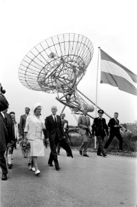 Koningin Juliana opent Synthese Radio Telescoop in Westerbork, Bestanddeelnr 923-6178