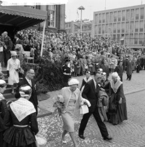 Koninklijk bezoek aan Groningen en Friesland (reportage), Bestanddeelnr 913-8912