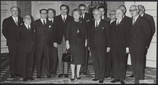 Koninklijk huis, koninginnen, ontvangsten, groepen, Beel, Louis, Bozzi C., Julia, Bestanddeelnr 015-0835