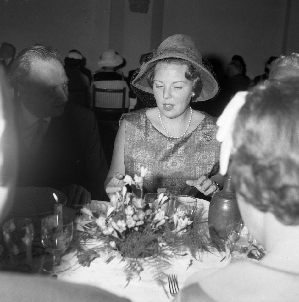 Koninklijk gezin bezoekt Utrecht prinses Beatrix (kop), Bestanddeelnr 913-8791