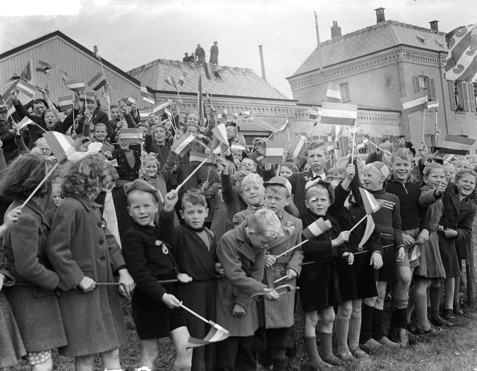 Koninklijk bezoek Friesland, Bestanddeelnr 904-2091