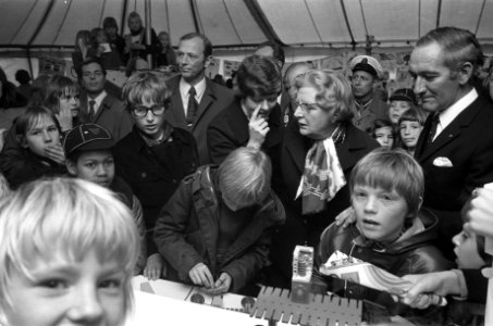 Koningin Juliana opent nieuw gebouw Scouting Nederland in Amersfoort, Bestanddeelnr 926-7624