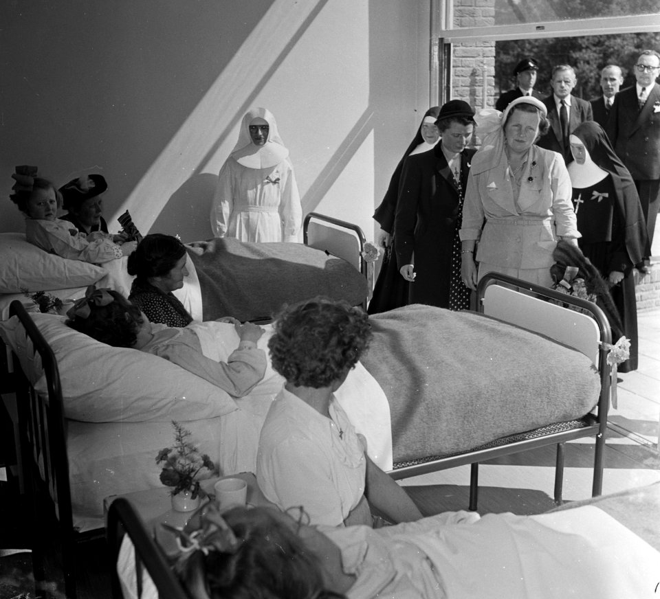 Koningin Juliana opent kindersanatorium te Bakel (Noord-Brabant), Bestanddeelnr 904-7490