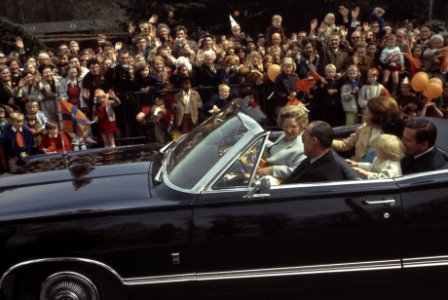 Koninginnedag rijtoer van Koninklijke Familie, Bestanddeelnr 254-8492