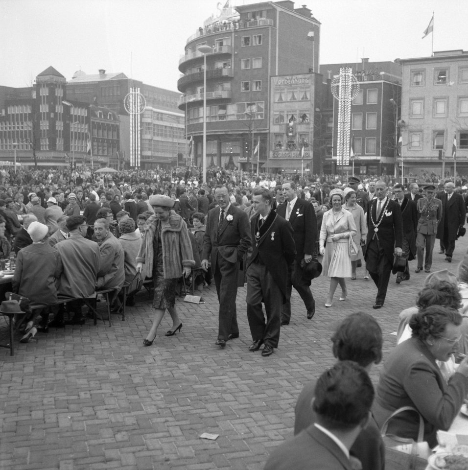 Koninklijk gezin bezoekt Utrecht reportage, Bestanddeelnr 913-8796
