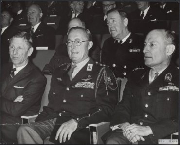Koninklijk huis, prinsen, congressen, officieren, ministers, Bernhard, prins, Ho, Bestanddeelnr 016-0756