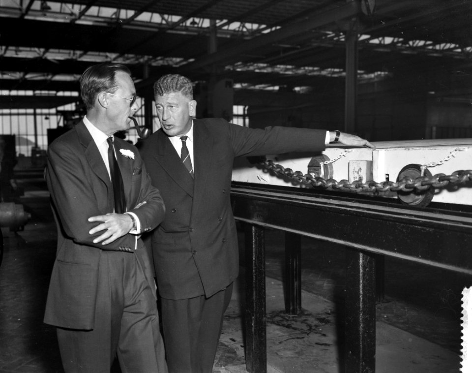 Koninklijk bezoek aan Amsterdam, tweede dag, Prins Bernhard bezoekt du Croo & Br, Bestanddeelnr 910-6591