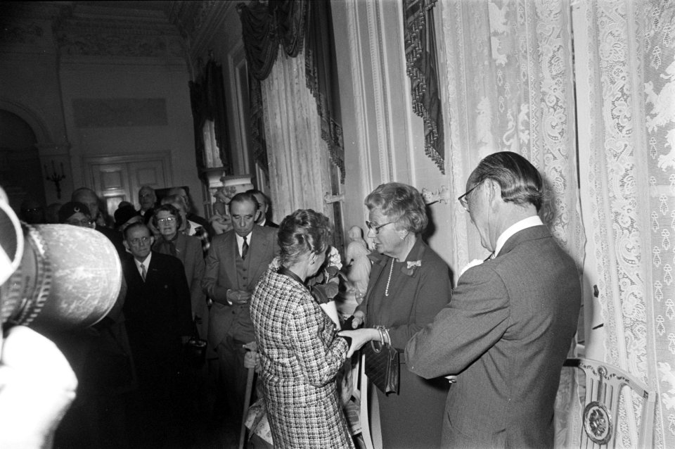 Koninginnen, ontvangsten, jubilea, Bernhard, prins (1911-2004), Juliana, koningi, Bestanddeelnr 929-1036