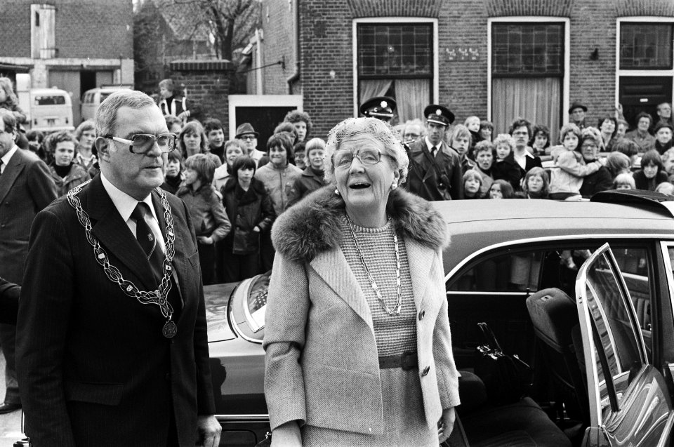 Koninginnen, onderscheidingen, schilderkunst, Juliana (koningin Nederland), Bestanddeelnr 929-1447