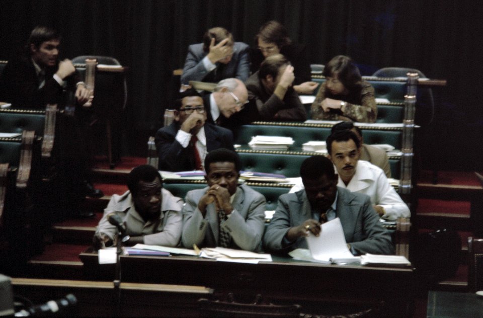 Koninkrijksdebat in Tweede Kamer met Surinaamse Statenleden Somohardjo (rechts), Bestanddeelnr 254-9705