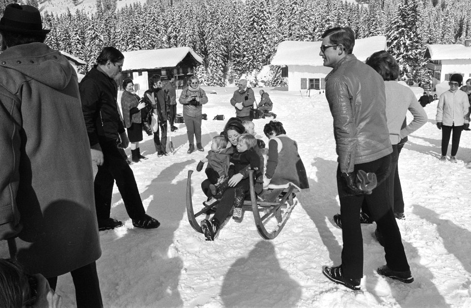 Koninklijke Familie voor wintervakantie in Lech nr. 12A, 13A, 15A Prinses Beat, Bestanddeelnr 924-3203