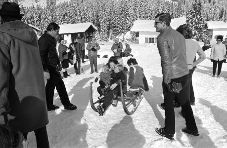 Koninklijke Familie voor wintervakantie in Lech nr. 12A, 13A, 15A Prinses Beat, Bestanddeelnr 924-3203