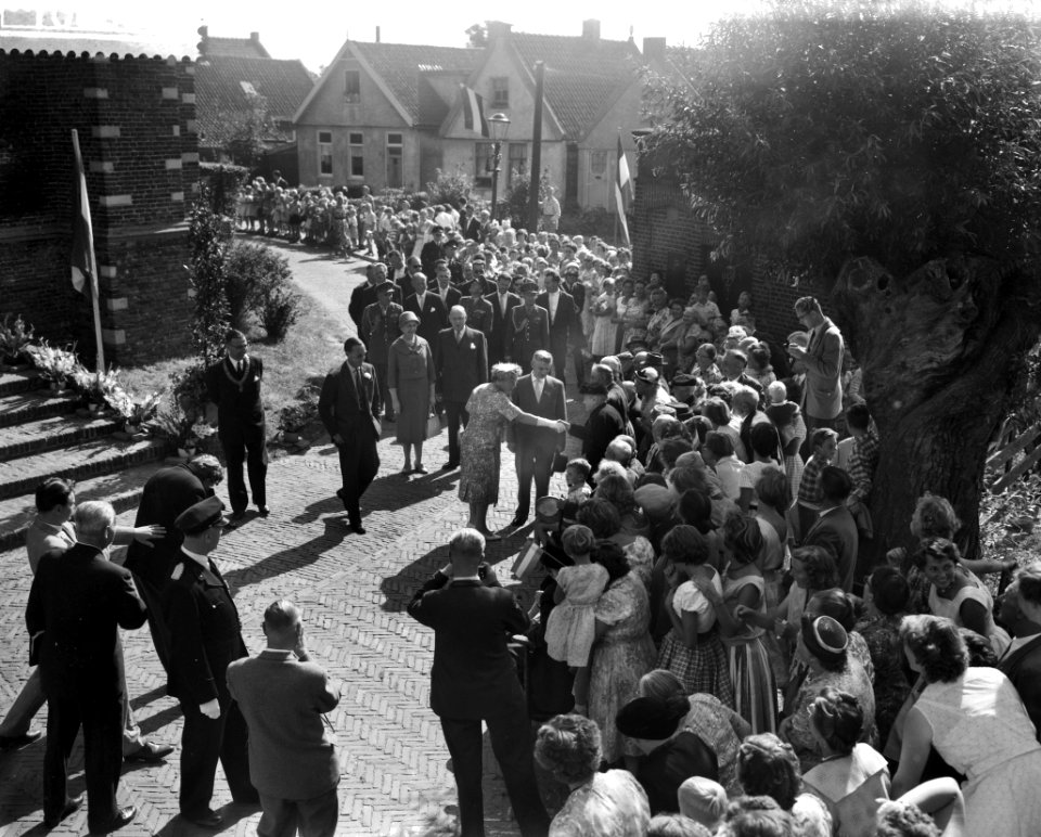 Koninklijk bezoek aan Amsterdam, derde dag, bezoek aan Rantdorp, Bestanddeelnr 910-6600
