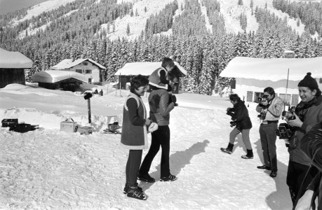 Koninklijke Familie voor wintervakantie in Lech nr. 32 Prinses Margriet en mr., Bestanddeelnr 924-3208