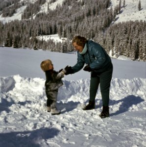 Koninklijke Familie voor wintersport in Lech, Oostenrijk Prins Johan Friso, Bestanddeelnr 254-8797