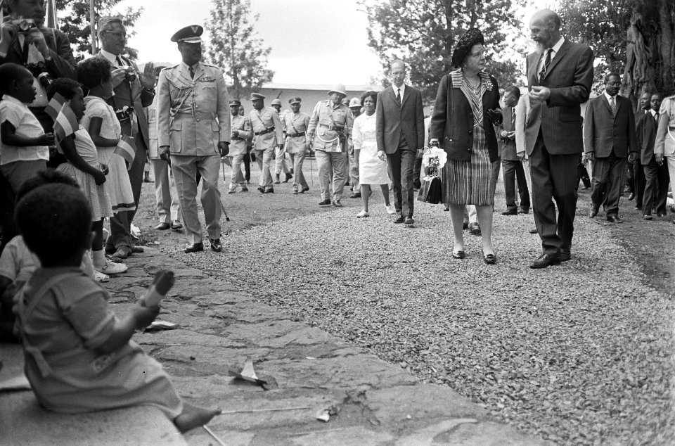Koninklijk bezoek aan Ethiopie, bezoek aan stad Jimma aankomst, Bestanddeelnr 922-0517