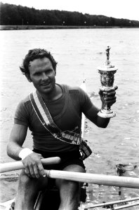 Koninkijke Hollandse Beker op Bosbaan Amsterdam winnaar Hansen (Noorwegen) met , Bestanddeelnr 929-7893