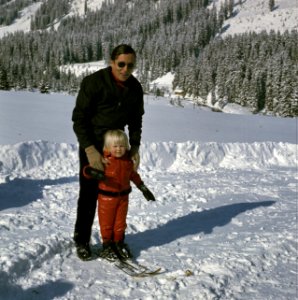 Koninklijke Familie voor wintersport in Lech, Oostenrijk Prins Willem Alexander, Bestanddeelnr 254-8798